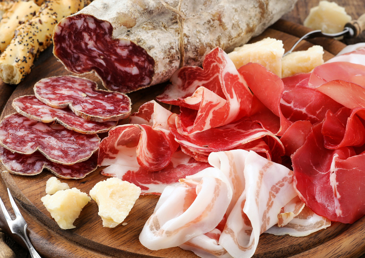 https://news.italianfood.net/wp-content/uploads/sites/2/2018/03/Affettati-salumi-piemontesi.jpg