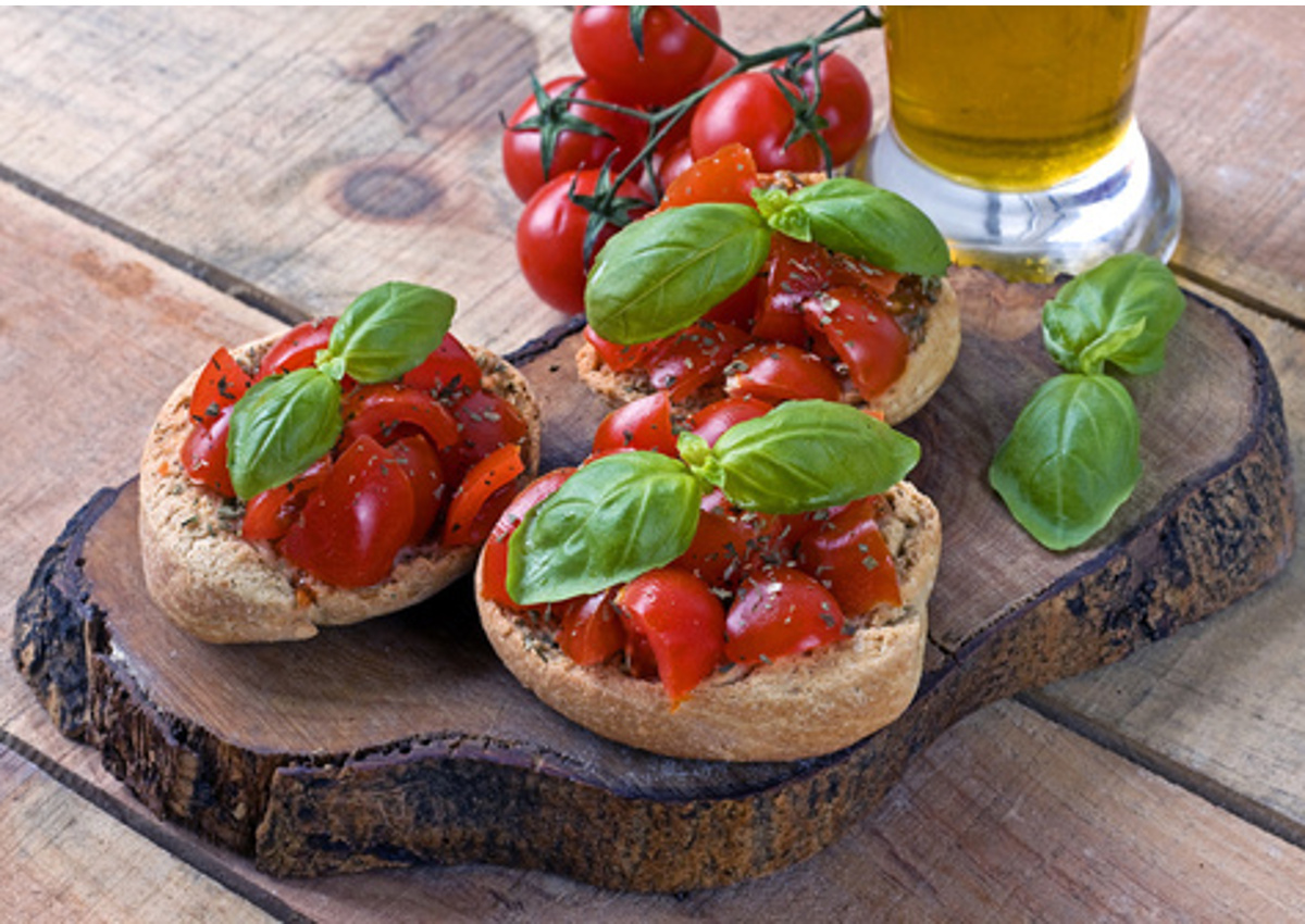 Apulia-bruschetta-tomato-olive oil