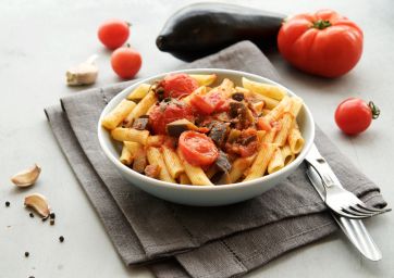 pasta-tomatoes-dish-Made in Italy