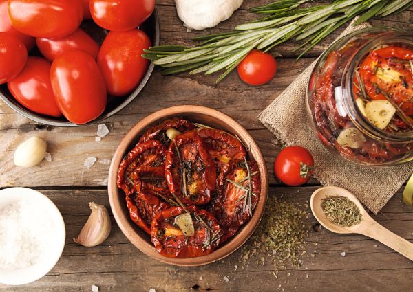 preserves-tomato-sauces-canned tomato-toppings-pasta