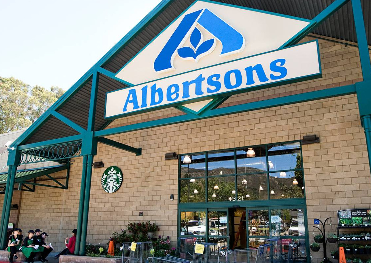 Kroger, Albertsons update divestiture plan