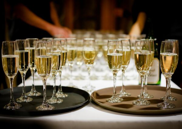 wine-drinks-1283608_1920
