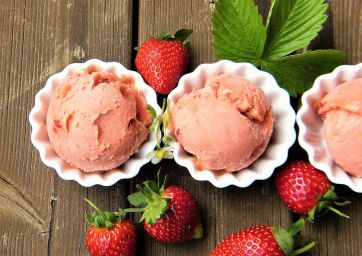 gelato-Versace-strawberry-ice-cream-2239377_1920