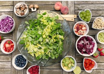 Italian-wellbeing-salad-2756467_1920-food habits-healthy-flexitarianism-fruit-veg-clean
