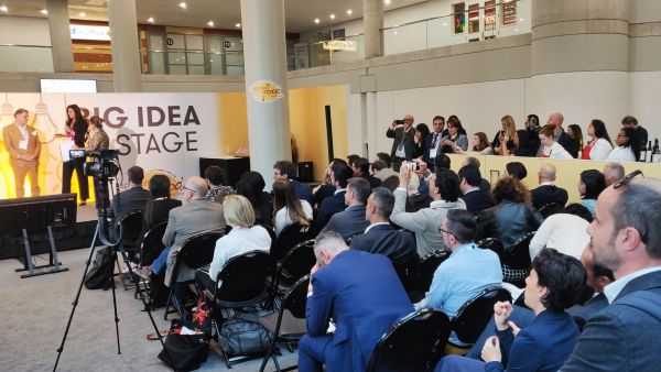 Italian Food Awards USA 2019 ceremony. Audience watching presenters on Big Idea Stage.