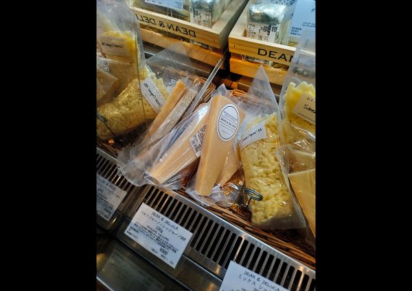 Dean & Deluca Italian F&B store in Tokyo. Formaggi, cheese selection. Parmigiano Reggiano.