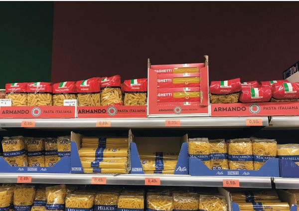 Mercadona grocery shelves with Italian pasta. Armando brand spaghetti, penne, fusilli, and tortiglioni. Macarron pasta also visible.