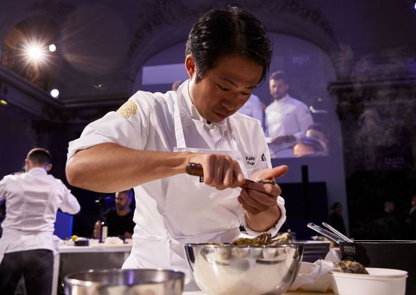 Chef Keita Yuge, Barilla Master of Pasta, prepares oysters in Paris competition.