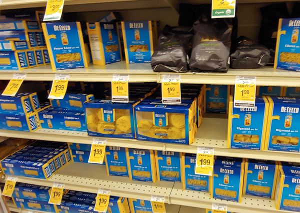 De Cecco pasta on Safeway shelves. Natural quality pasta products.