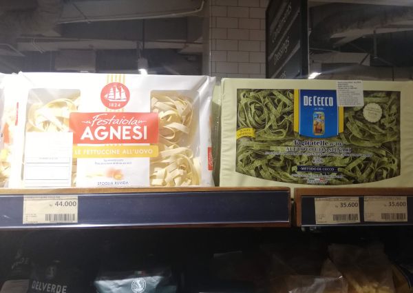 Agnesi and De Cecco pasta on a shelf at 99 Ranch Market in Jakarta. Fettuccine and Tagliatelle.