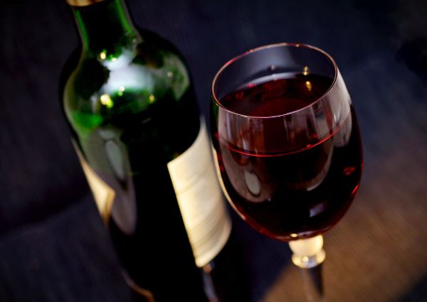 Italian wine tariff risk: Bottle and glass of red wine.