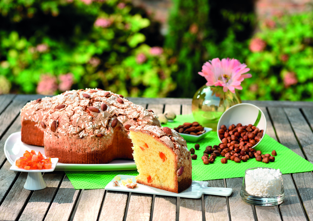 Colomba, Italian Easter Cake with Slice Stock Image - Image of traditional,  frosting: 53497587