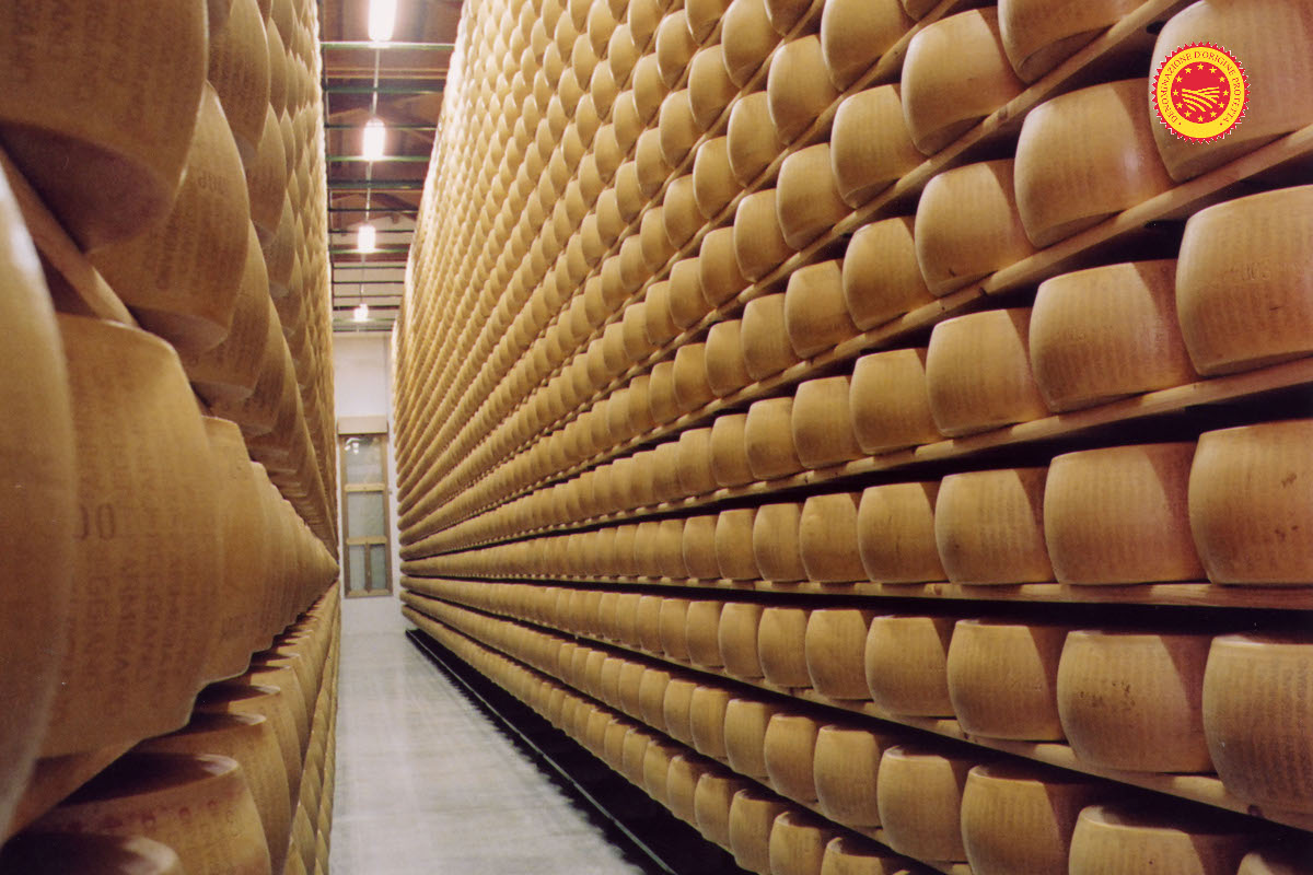 Parmigiano Reggiano PDO 2020 sales grow surprisingly in the USA and the UK