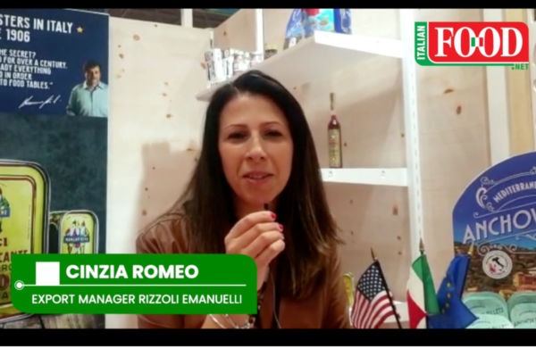 Rizzoli Emanuelli lands in the USA. Cinzia Romeo, Export Manager, at a trade show with Italian anchovies.