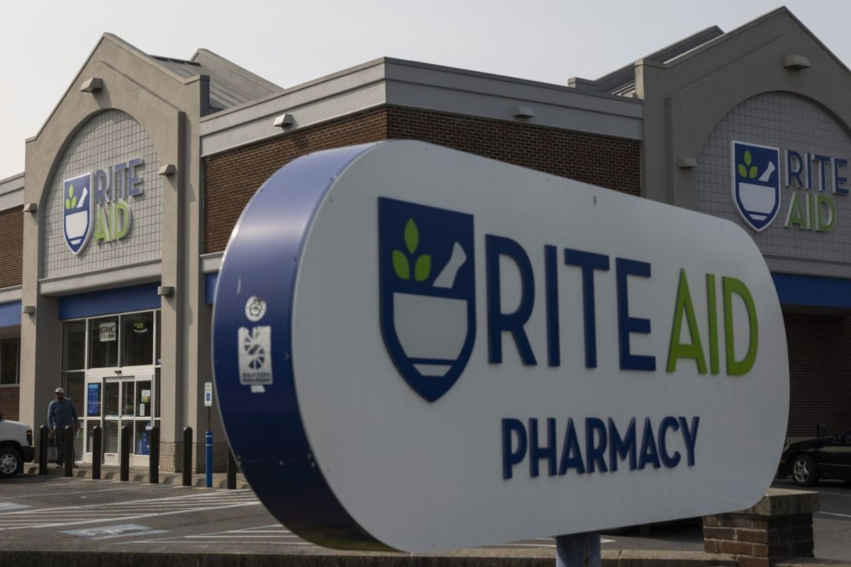 Rite Aid, bracing for bankruptcy, will close hundreds of stores