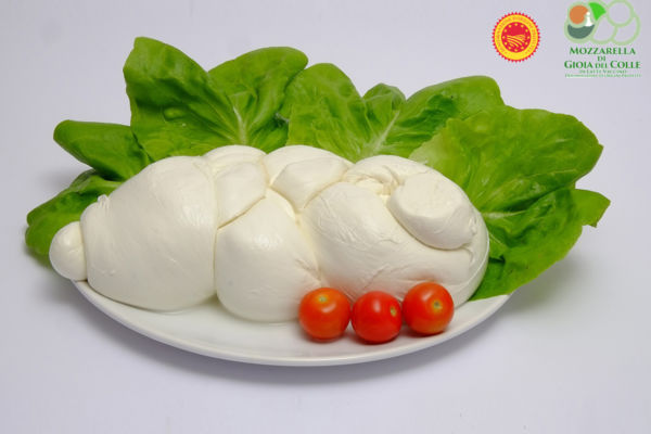 Gioia del Colle-mozzarella-cow's milk